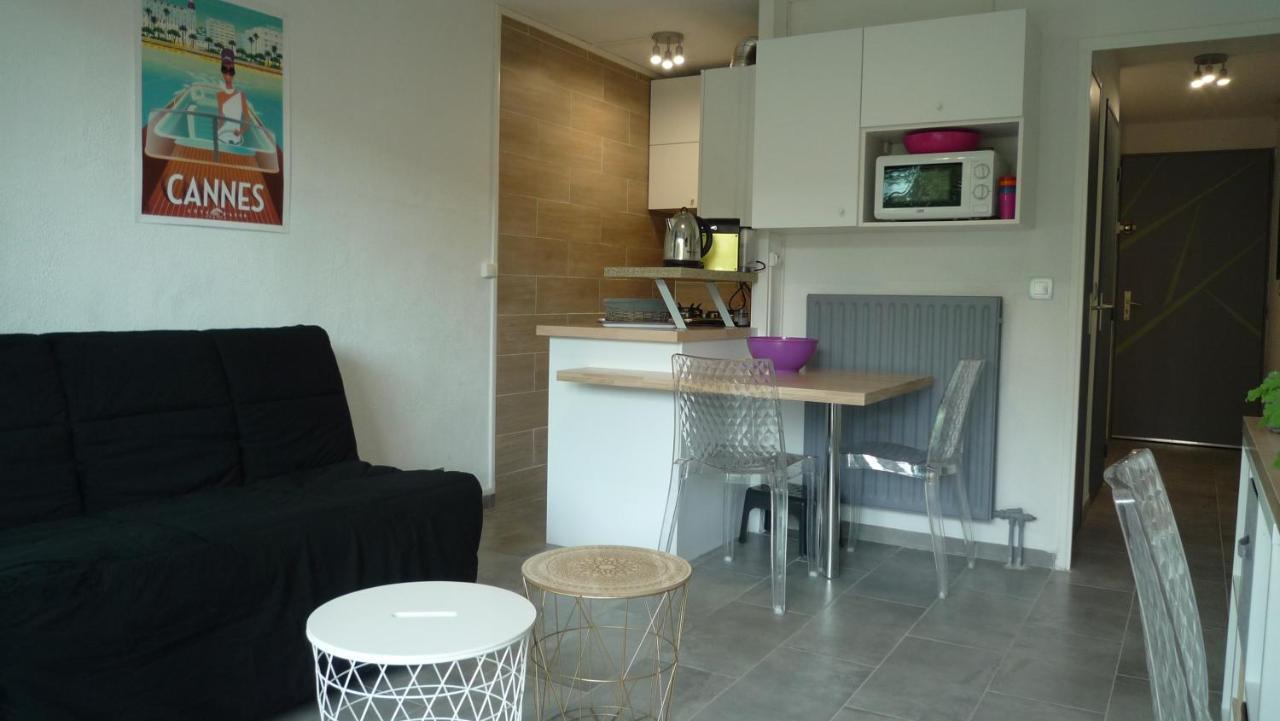 Appartementfrontdemersaintraphaelsantalucia Bagian luar foto